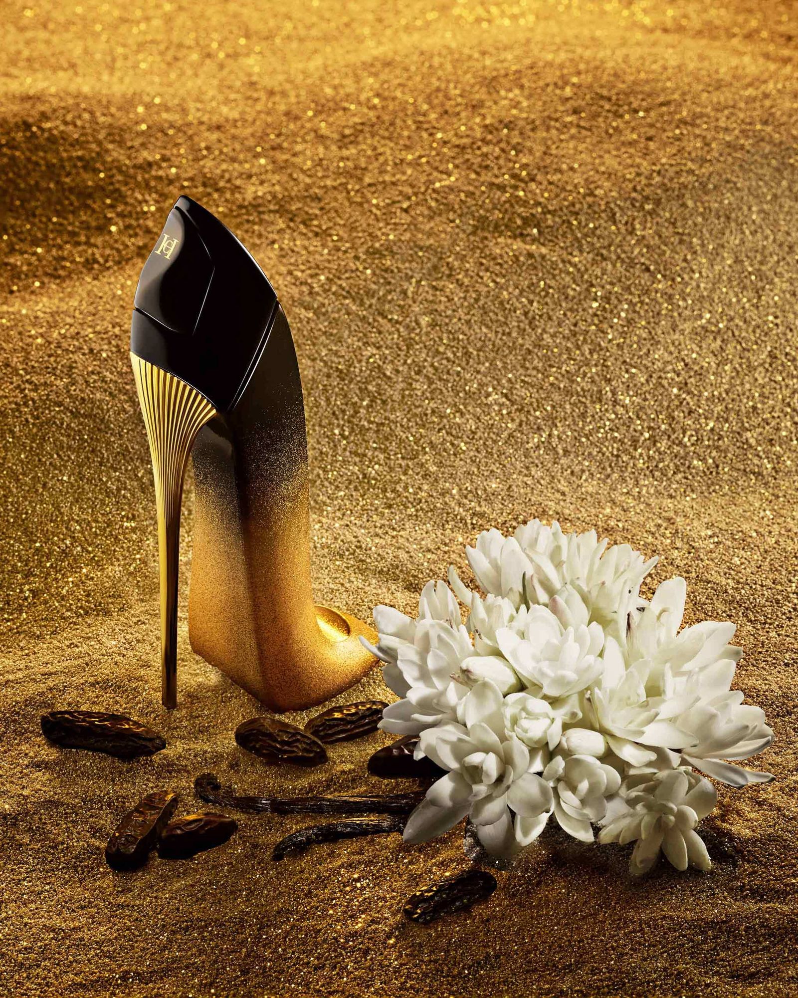 STUDIO BAKUZA CAROLINA HERRERA GOOD GIRL MIDNIGHT back in the gold desert with a flower