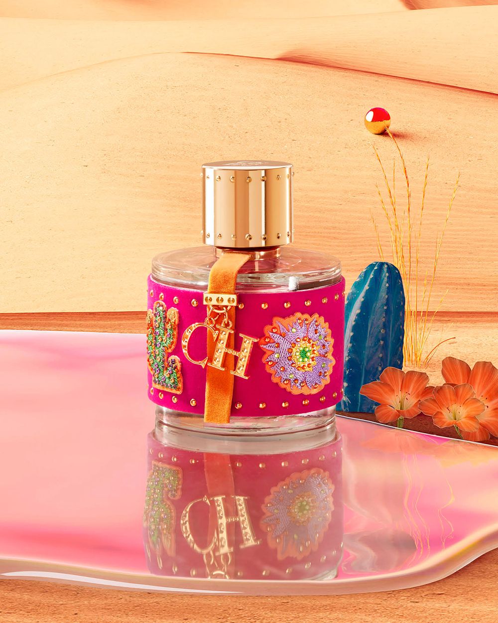 STUDIO-BAKUZA_Carolina-Herrera-HOT-HOT-HOT-Perfum-bottle