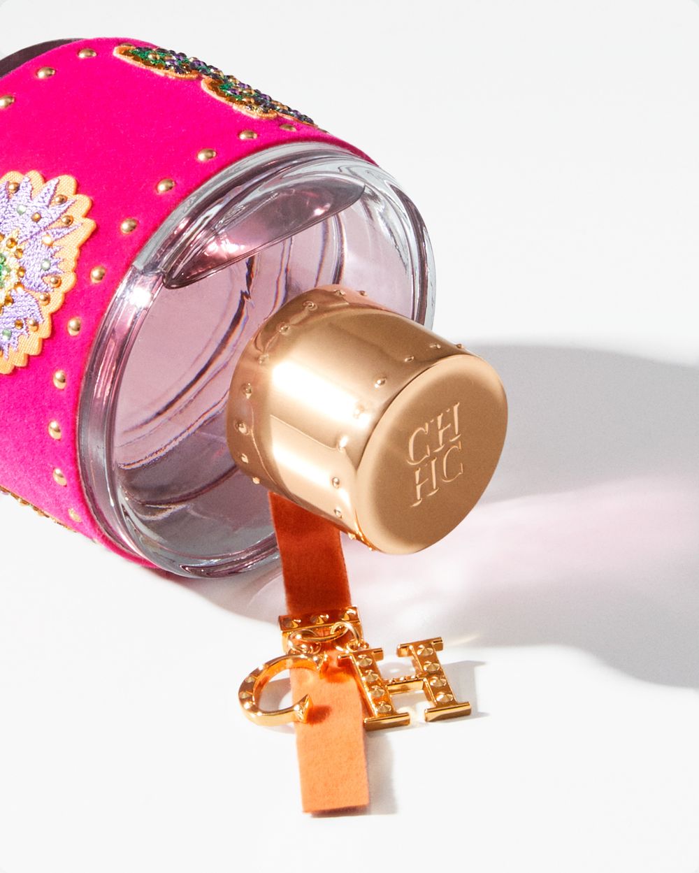 STUDIO-BAKUZA_Carolina-Herrera-HOT-HOT-HOT-Perfum-bottle-women