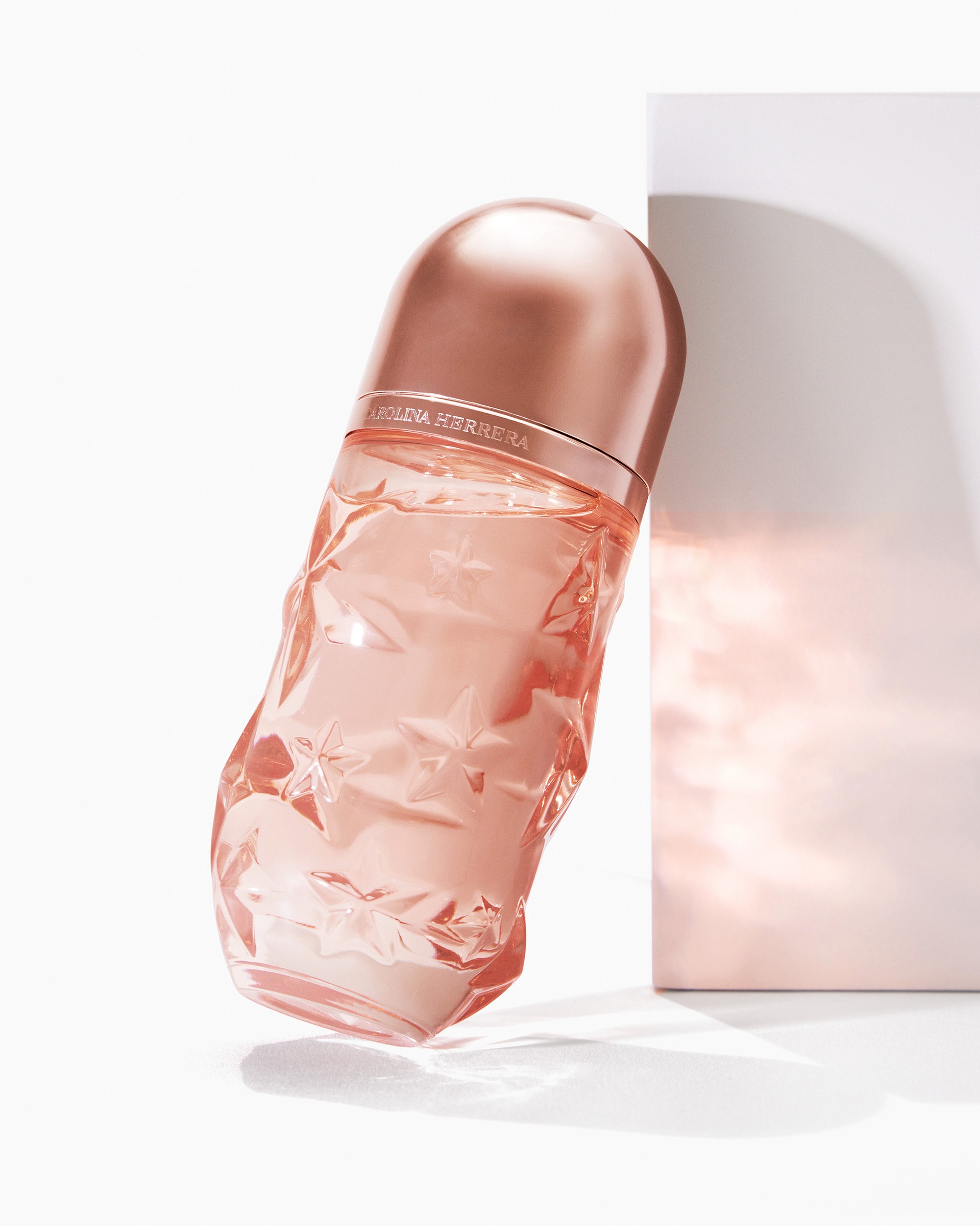 Studio-Bakuza_Carolina-herrera-212-vip-rose-rodeo-bottle